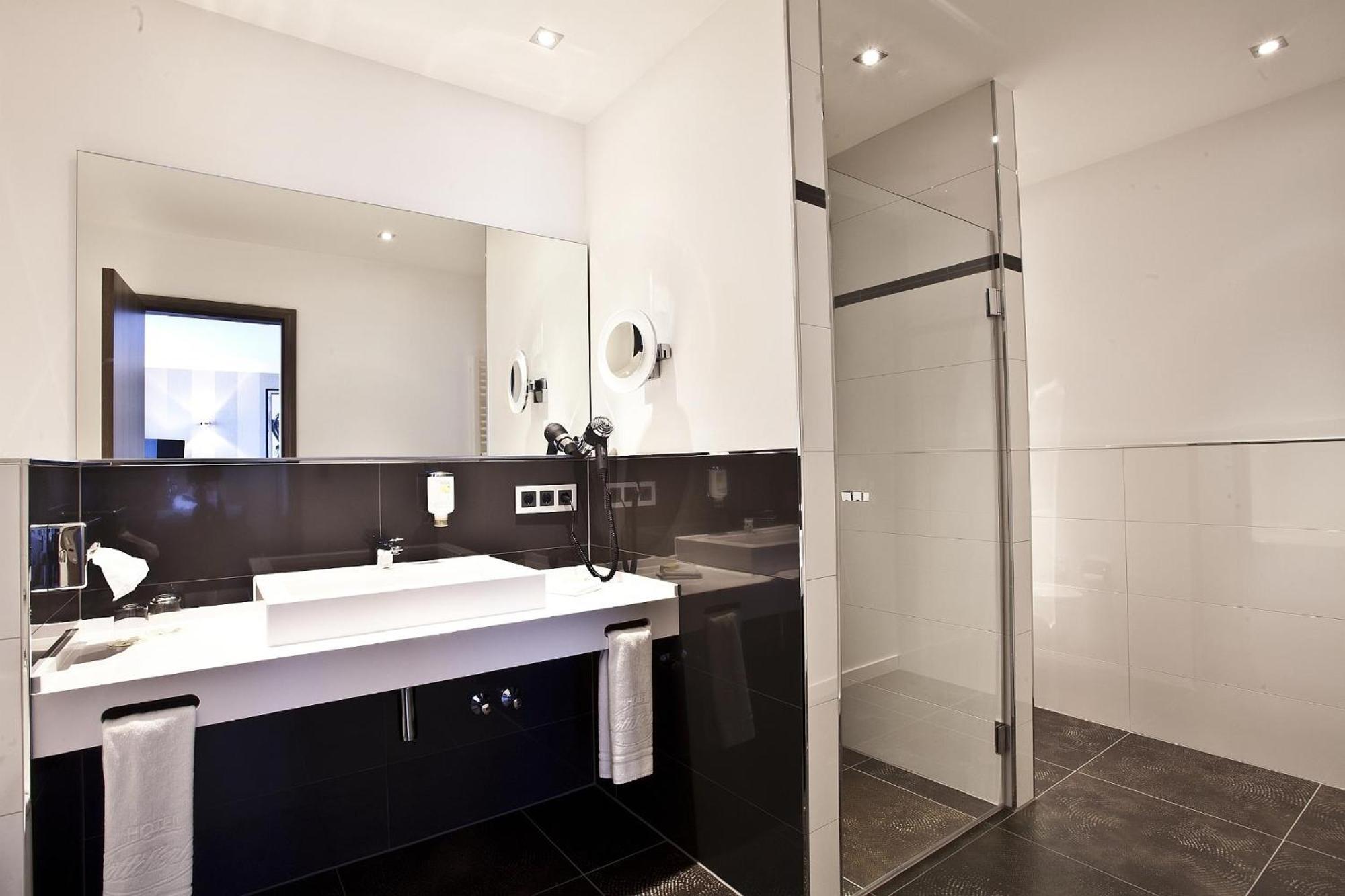 Apartment Double Bed Kitchen